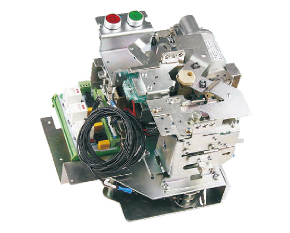 ZDGK-12（F柜）彈簧操動(dòng)機(jī)構(gòu)檢產(chǎn)品有無(wú)運(yùn)輸變形將機(jī)構(gòu)安裝固定在負(fù)荷開(kāi)關(guān)上，使用專(zhuān)用的操作 手柄插人到機(jī)構(gòu)上部，順時(shí)針旋轉(zhuǎn)120度，機(jī)構(gòu)完成彈簧儲(chǔ)能?；螂妱?dòng)…